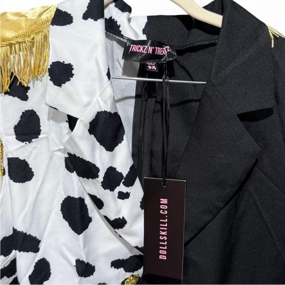 Dolls Kill Call Me Cruel Costume, Disney’s Cruella de Vil Plus Size Cosplay 3X - Picture 8 of 10